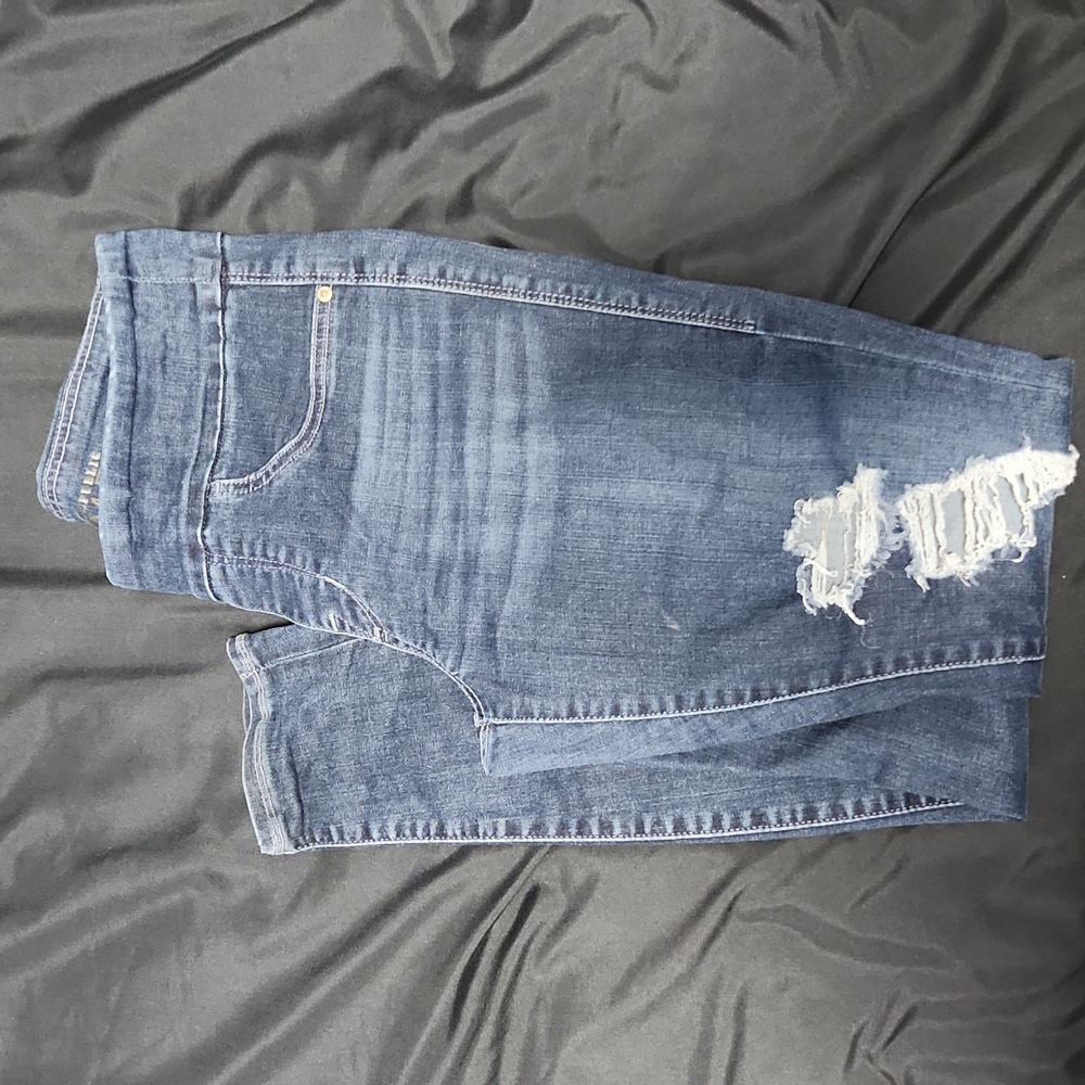 Rock & Republic Denim Rx fever ripped jeans